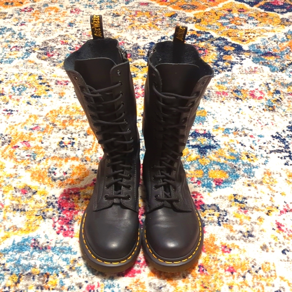 Dr. Martens 1B99
